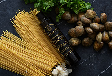 Olive oil, spaghetti, and clams